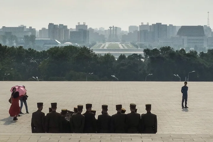 Guardians-of-Allegiance-Korean-Peoples-Army-at-Mansudae-Grand-Monument-