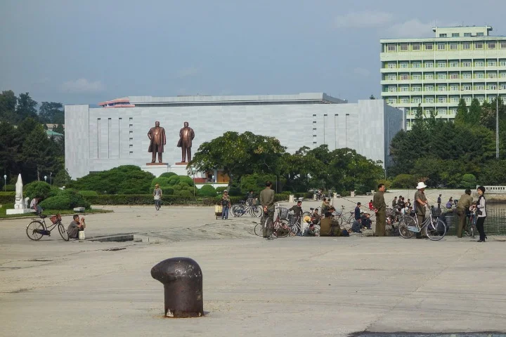 Guardians-of-Wonsan-Harbor-The-Stalwart-Presence-of-Kim-Jong-Il-and-Kim-Il-Sung-Statues